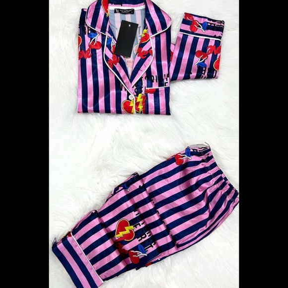 Satin pajamas set - Picture 1 of 1